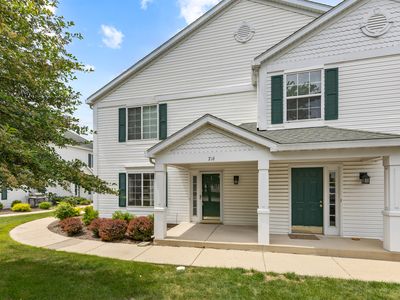 716 Fieldcrest Dr UNIT B, South Elgin, IL, 60177