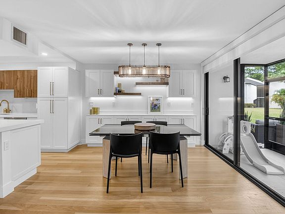 2nd image of 3207 Bridgewood Drive