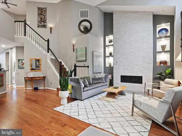 7023 Haycock Rd #707, Falls Church, VA 22043