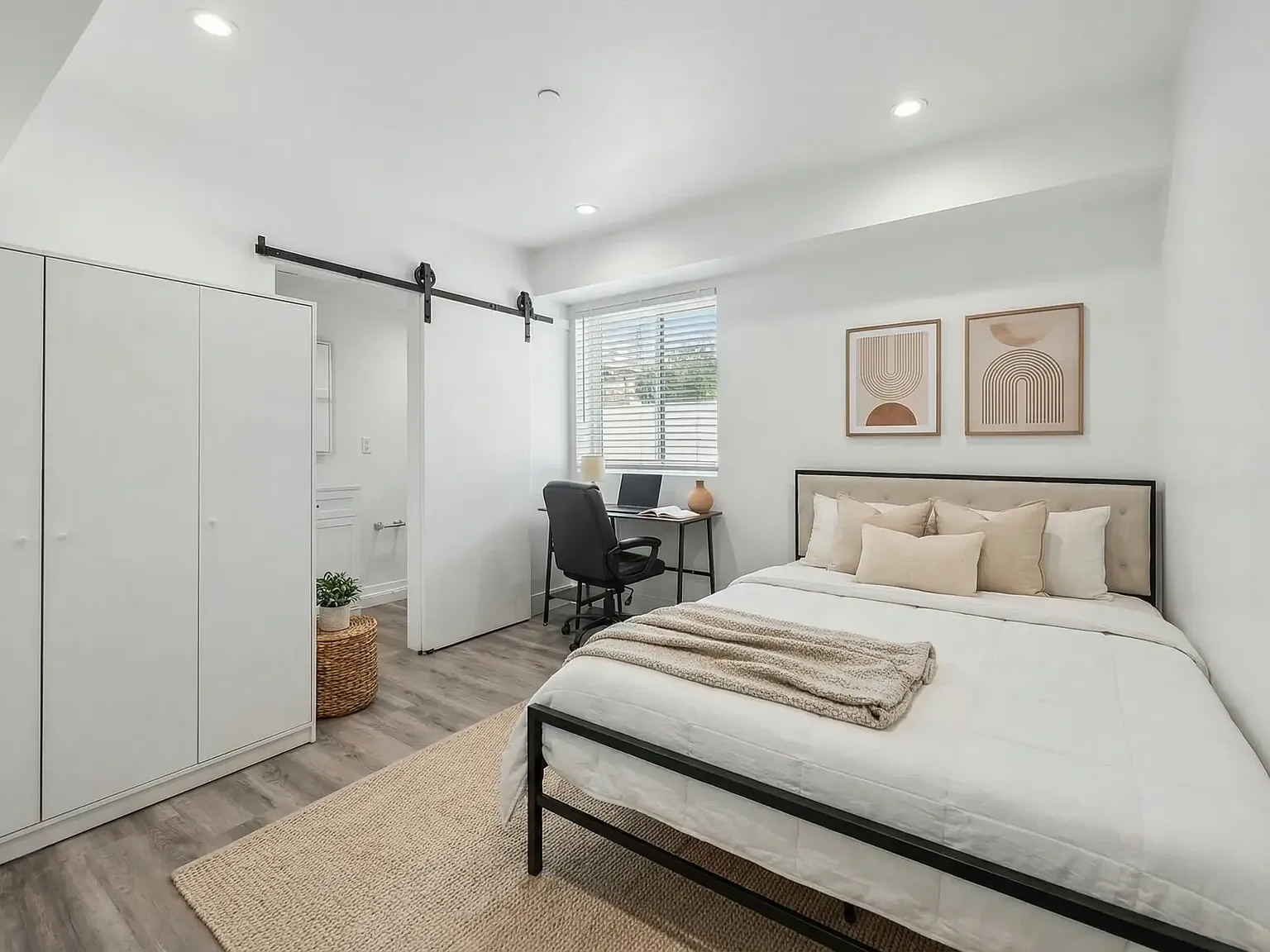 Fully Furnished Housing: 1419 W 35th St — Photo 2