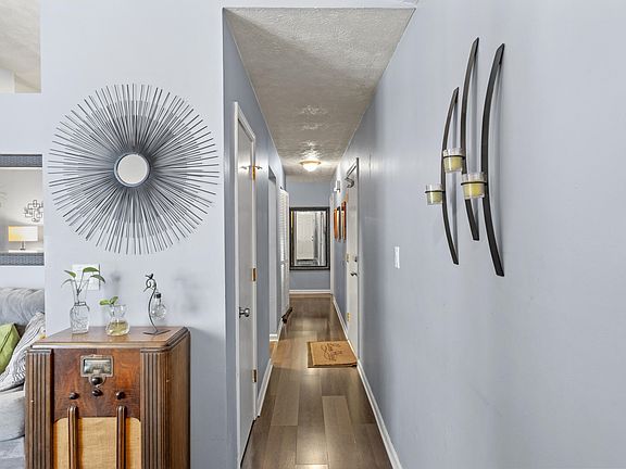 3rd image of 1212 Crown Cir