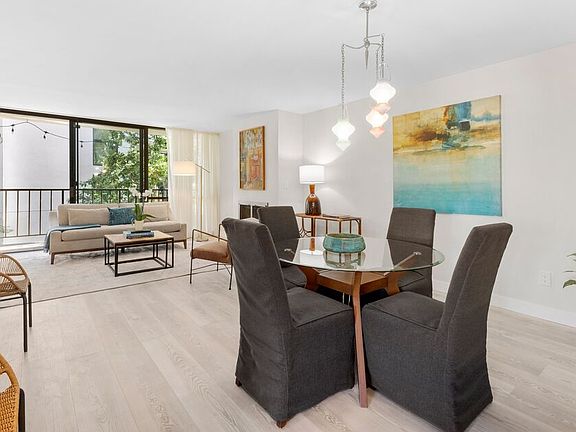 3rd image of 10966 Rochester Ave APT 3F