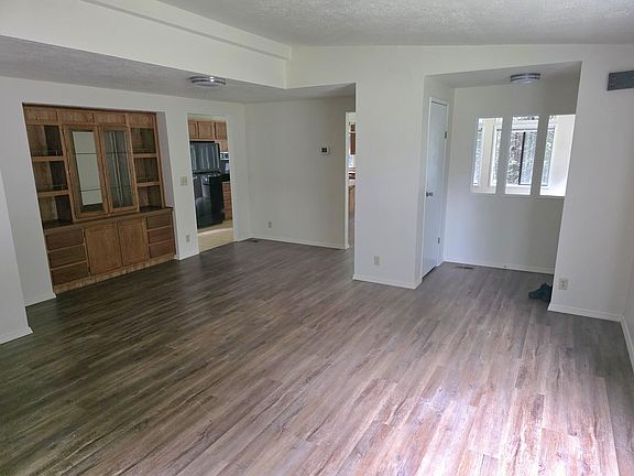 4th image of 20835 Valsetz Rd