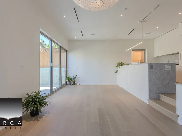 2915 E 5th Ave #1 — Photo 3