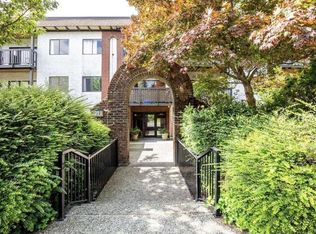 211 3rd St W #203, North Vancouver, BC V7M1E9
