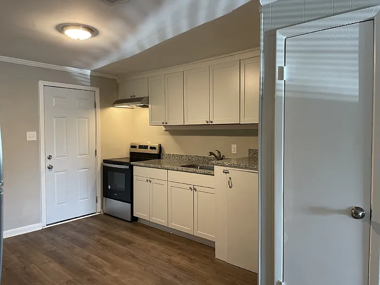 102 Madrid St #9 — Photo 14