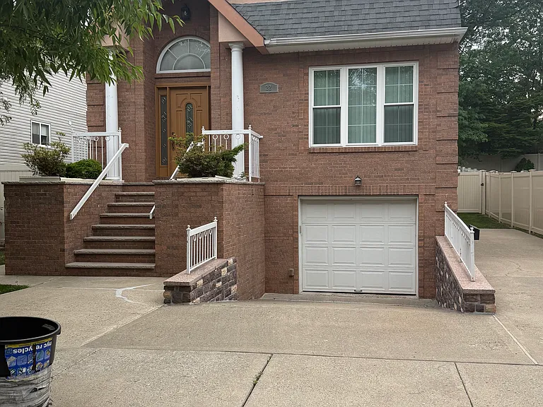 22 Woodvale Ave #1 — Photo 1