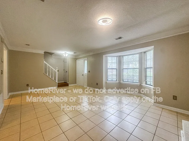 3 bed, 2.5 bath, 1678 sqft, $2,100 — Photo 3