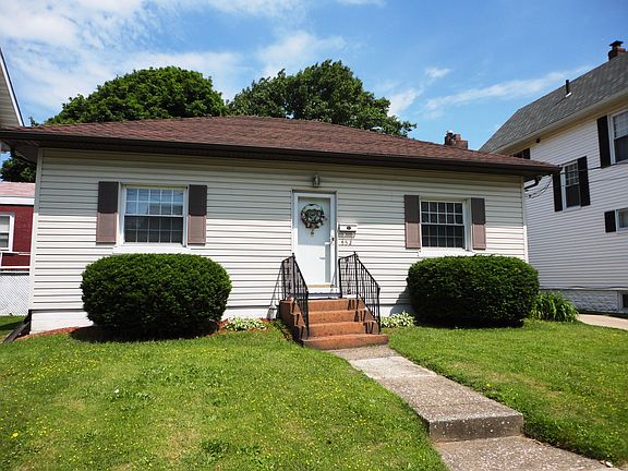2nd image of 552 Stafford Ave