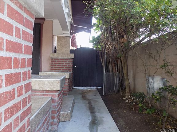 3rd image of 1917 W Jefferson Blvd