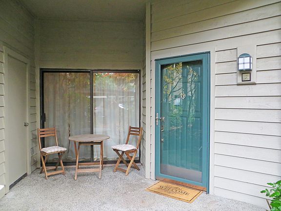 4th image of 1380 Bellevue Way NE APT 7