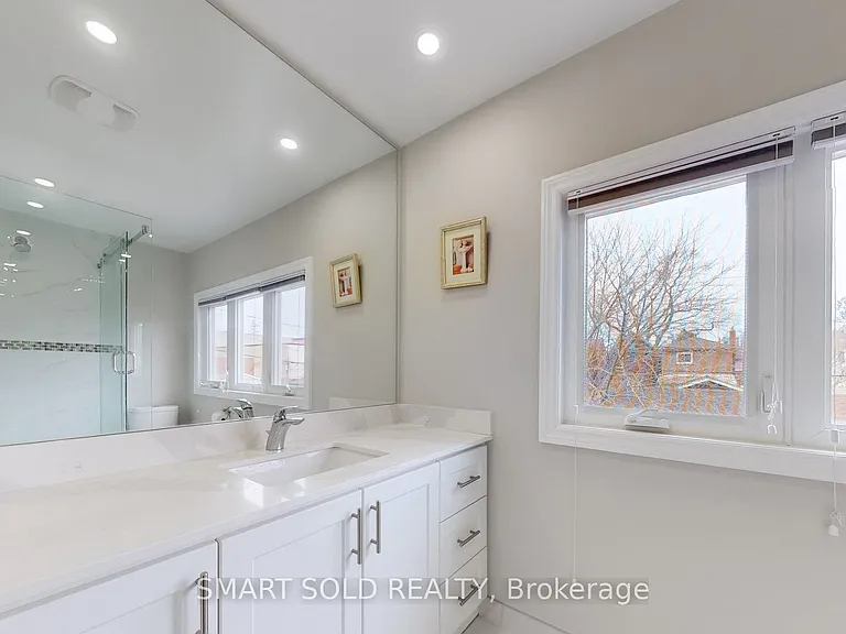 1040 Ossington Ave #MAIN FLR 2ND FLR — Photo 15