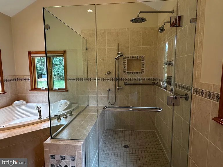 4 Smedley Dr — Photo 36