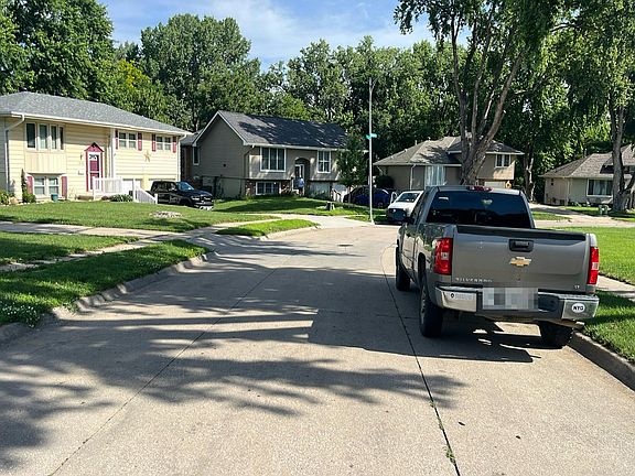 4th image of 4922 S 91st St
