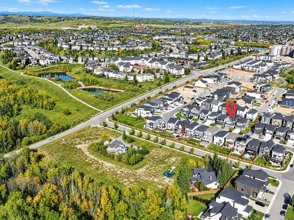 280 S Spring Creek Cir SW, Calgary, AB T3H 6G4