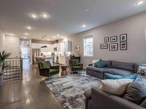 5th image of 2448 W Thomas St #1W