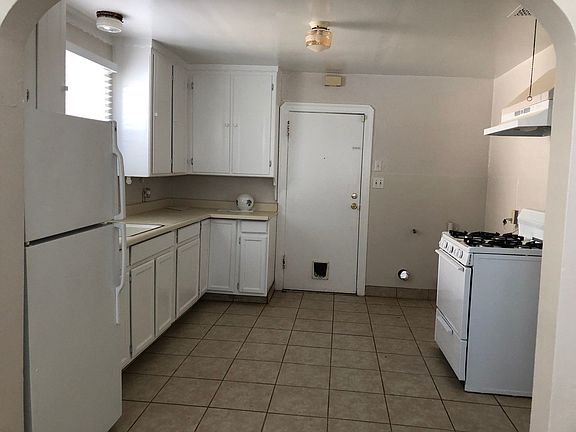 3rd image of 318 Capitol St #A