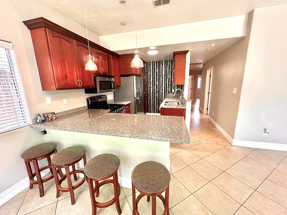 Granite Breakfast Bar
w/ Stools & LEDs!