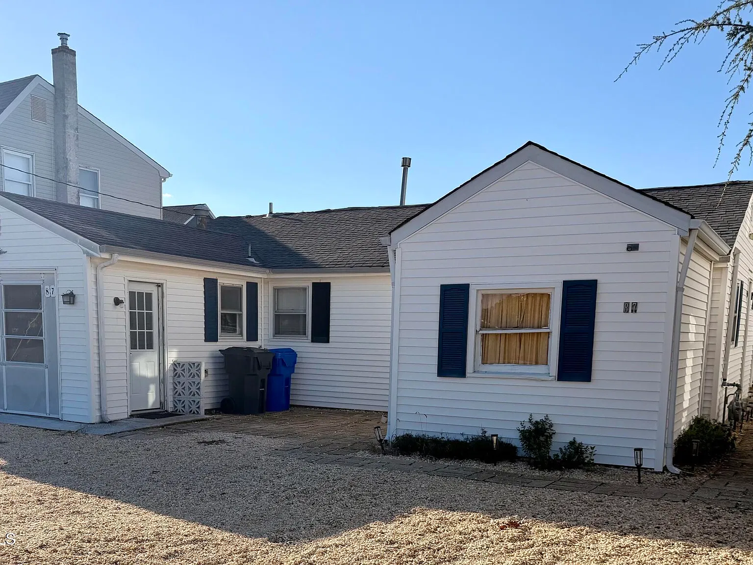 3 bed, 1216 sqft, $3,100 — Photo 2