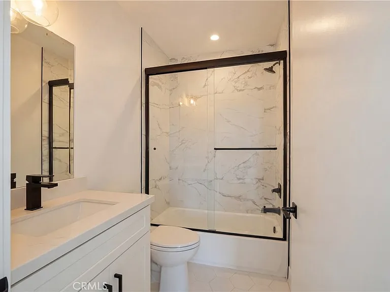 21721 Hart St — Photo 11