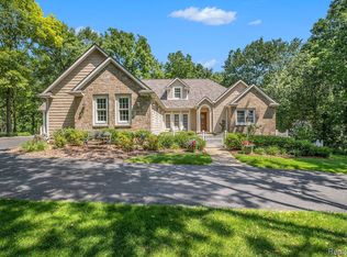 1274 Catherine Ct, Fenton, MI 48430
