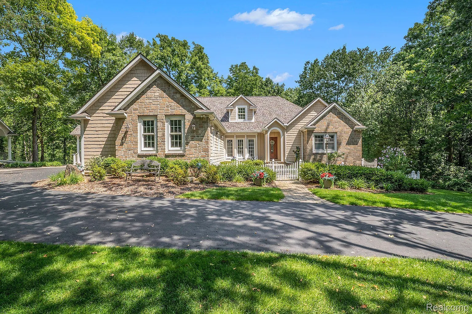 1274 Catherine Ct photo 1