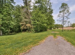 7672 Windsor Dr, North Syracuse, NY 13212