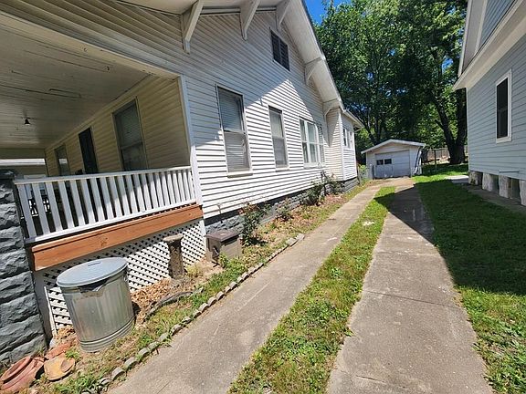 3rd image of 614 W Kansas St
