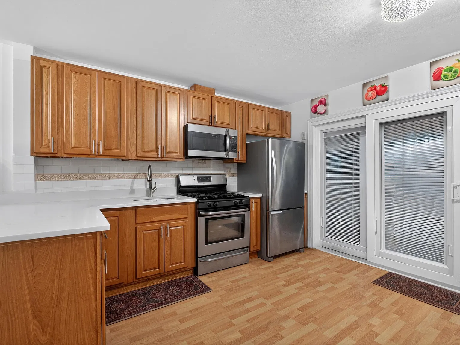 3 bed, 2.0 bath, $3,200 — Photo 2