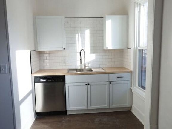 2nd image of 1220 Wealthy St SE