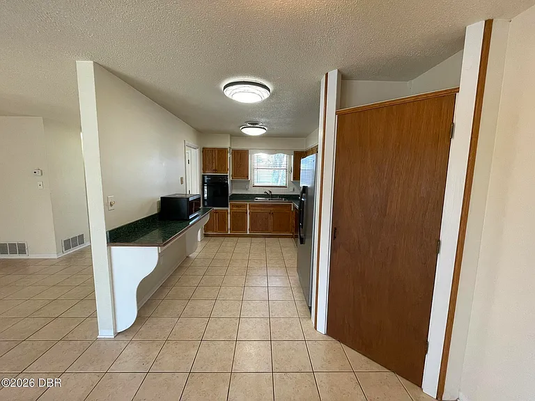 135 Kent Dr — Photo 5