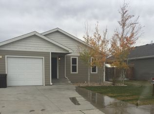 690 Pony Express Trl, Evansville, WY 82636