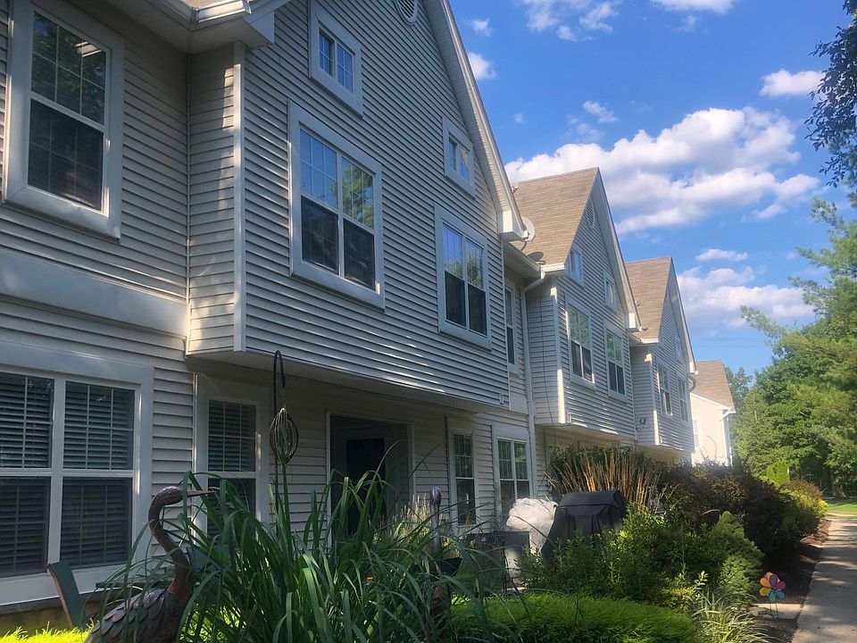 Front entrance view - facing wooded area