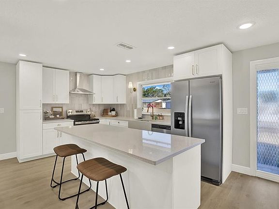 4th image of 4643 Crescent Rd