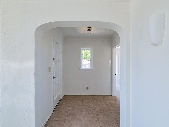 3rd image of 430 Hibiscus Ct