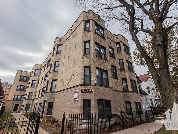 3rd image of 1909 W Larchmont Ave #1913-1B