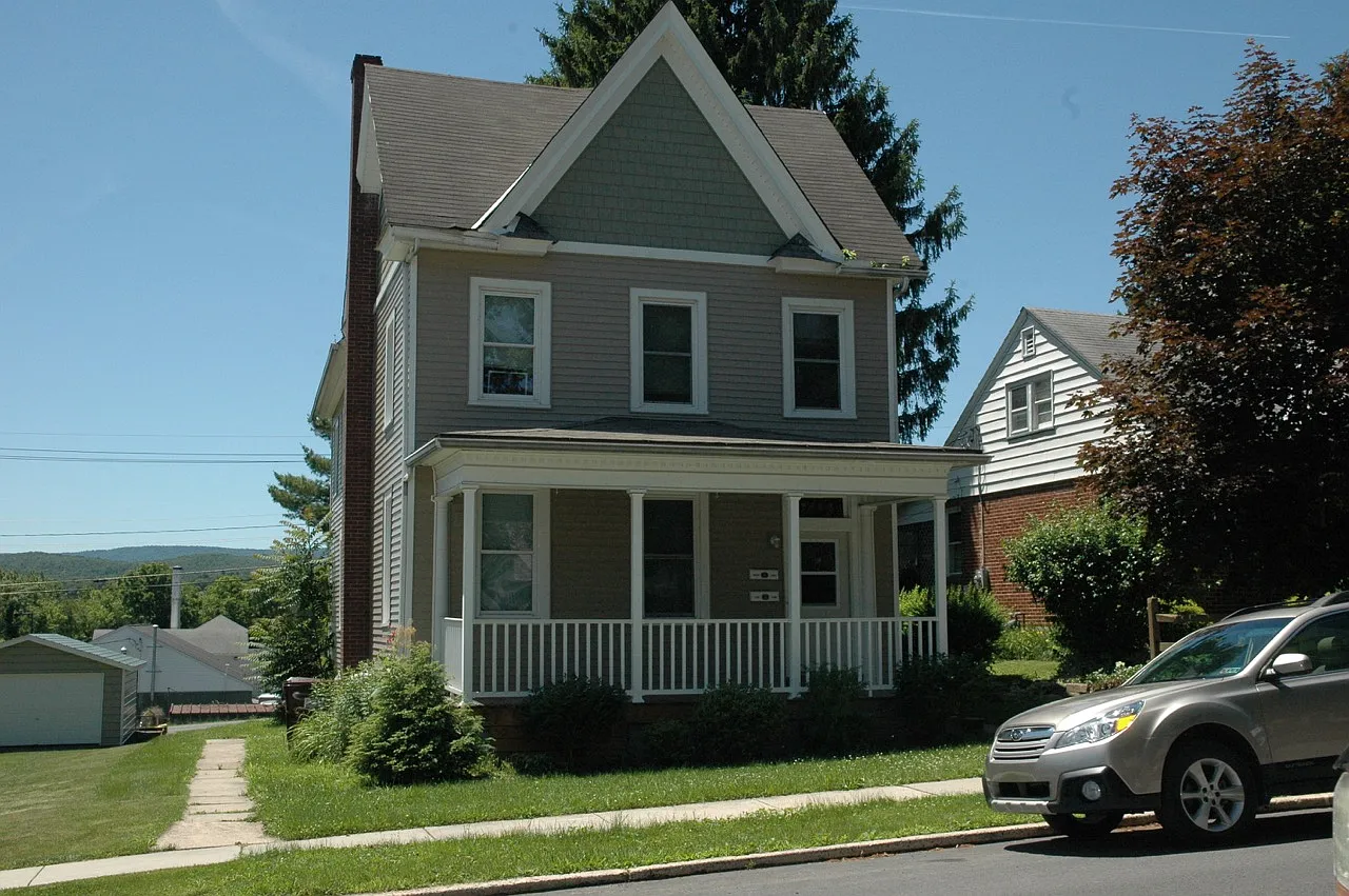 2 bed, 750 sqft, $950 — Photo 1