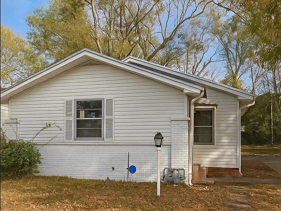 941 47th Pl N