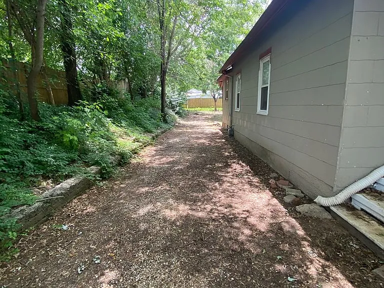 710 W Chicago St — Photo 2