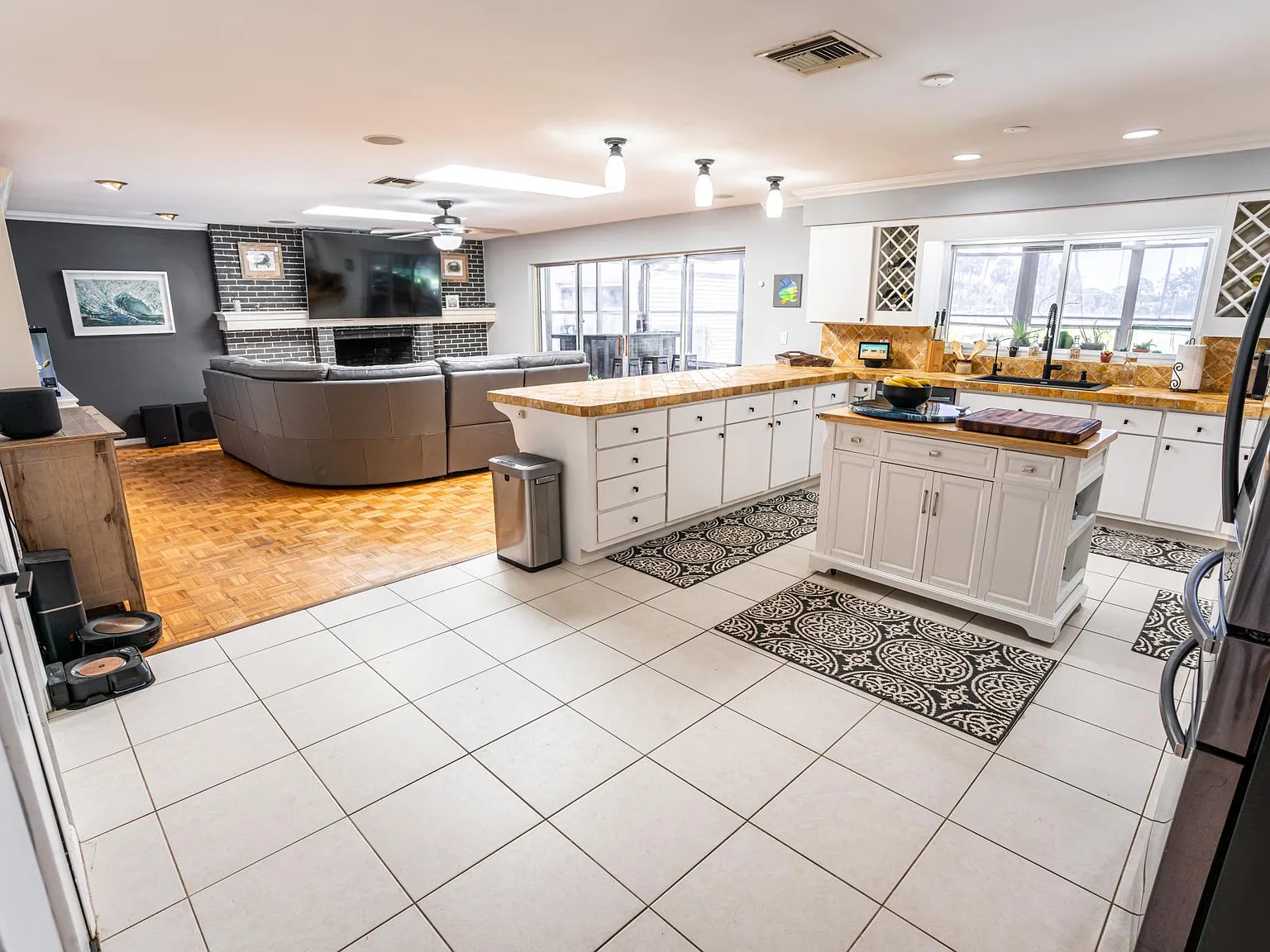 709 Fairway Dr — Photo 3