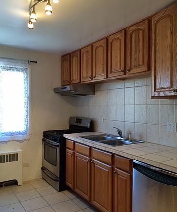 2nd image of 2038 W Jarvis Ave APT 3E