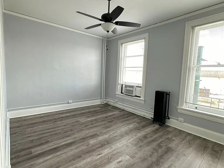 607 E 5th St #15 — Photo 19