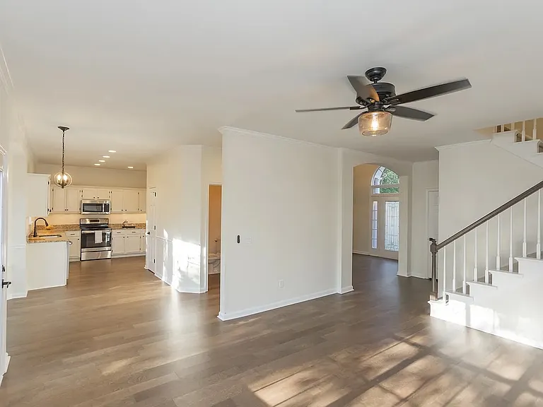 1409 Cedarway Ln — Photo 9
