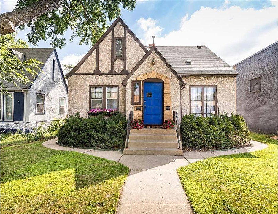 Welcome to the Blue Door bungalow, located in the Hale neighborhood, just blocks from Lake Nokomis, Minnehaha Pkwy, highways 35 and 62, Kowalksi's and other shopping, public transit, parks and bike trails
