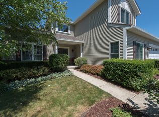 2300 Fieldcrest Dr, Mundelein, IL