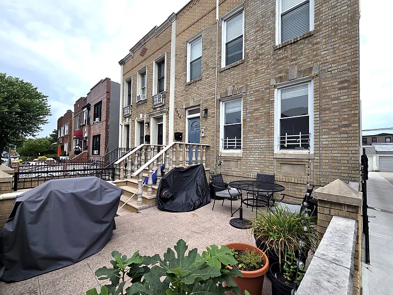 24-24 35th St #1D — Photo 1