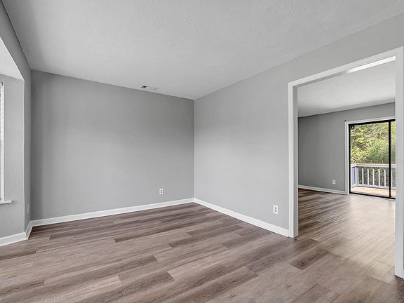 3rd image of 27 Sierra Rd