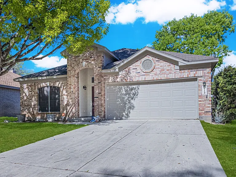 213 Tapwood Ln — Photo 1
