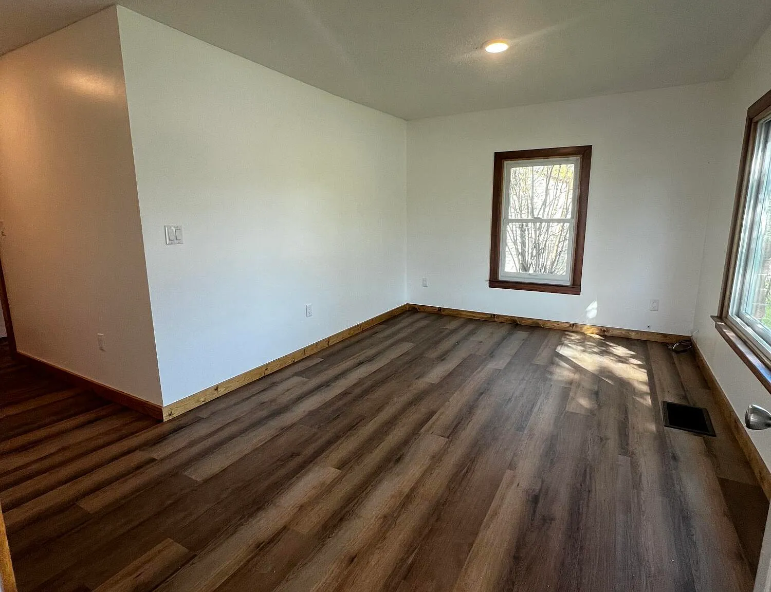 4 bed, 1.5 bath, 1600 sqft, $2,300 — Photo 4