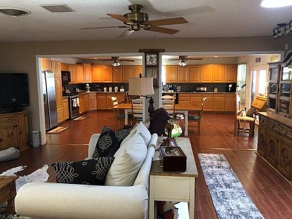 2nd image of 804 Brazos Dr